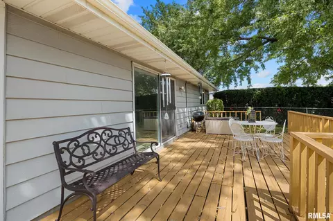 Exterior - 930 E Jackson St, Morton, IL 61550 photo 3 of 7