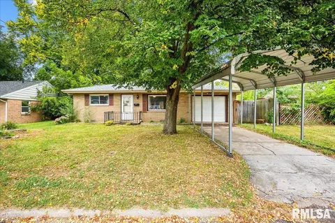 1805 Center St, Pekin, IL 61554