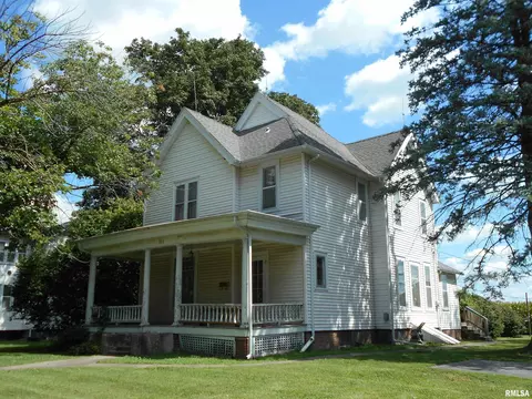 306 S Main St, Avon, IL 61415