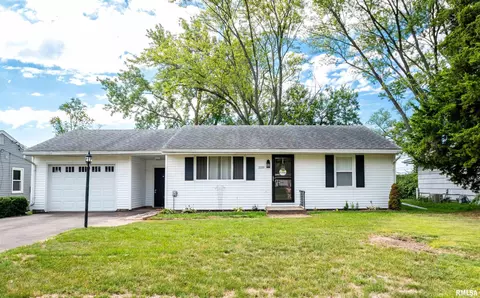 2220 W Cindy Ln, Peoria, IL 61614