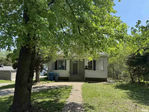 924 4th St, Peru, IL 61354 photo 1
