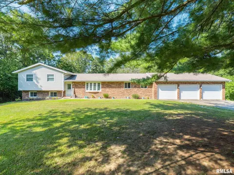 10821 W Woodhaven Dr, Hanna City, IL 61536