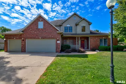 6004 W Woodbridge Pl, Peoria, IL 61615