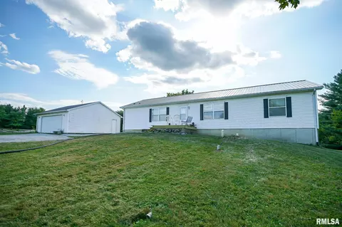 297 Macallen Lake Rd, Carlock, IL 61725