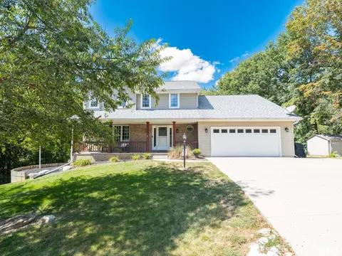 4917 S Lake Camelot Dr, Mapleton, IL 61547