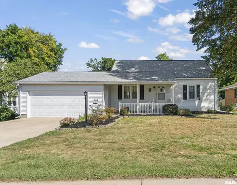 1003 Walnut St, Washington, IL 61571