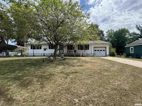 1058 Augusta St, Pekin, IL 61554