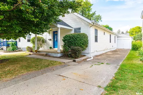 2111 W Laura Ave, Peoria, IL 61604