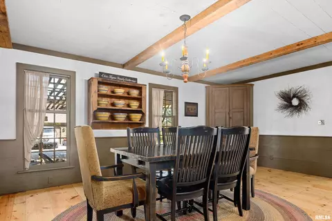 Dining - 10505 W Riekena Rd, Mapleton, IL 61547 photo 6 of 8