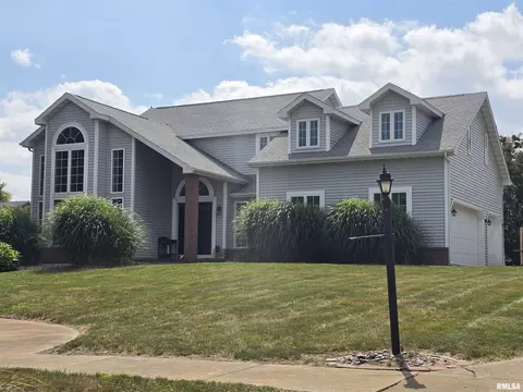16 Cranford Dr, Washington, IL 61571