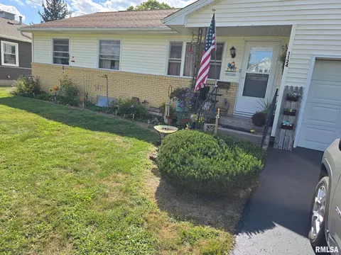 1124 S Illinois St, Lewistown, IL 61542