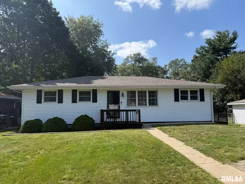 14909 N Fruitland Dr, Chillicothe, IL 61523