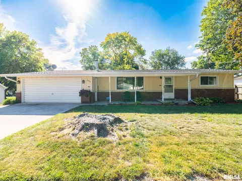 603 S Linden St, Delavan, IL 61734