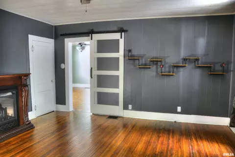 Living - 521 S Johnson St, Macomb, IL 61455 photo 3 of 4