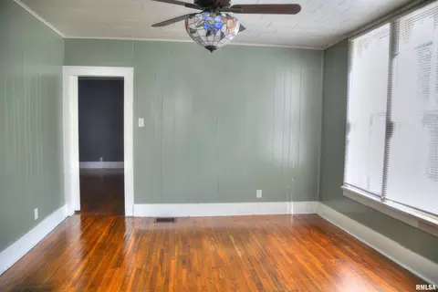 Living - 521 S Johnson St, Macomb, IL 61455 photo 2 of 4