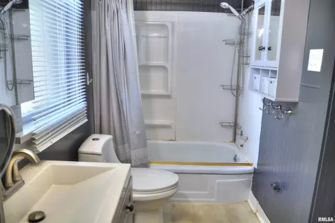 Bath - 521 S Johnson St, Macomb, IL 61455 photo 1 of 2