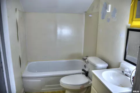 Bath - 521 S Johnson St, Macomb, IL 61455 photo 2 of 2