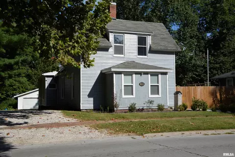 Exterior - 521 S Johnson St, Macomb, IL 61455 photo 2 of 3