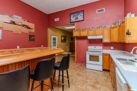 Kitchen - 1101 County Road 950 N, Bath, IL 62617 photo 5 of 5