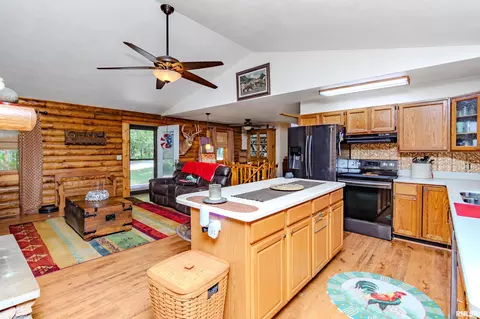 Kitchen - 1101 County Road 950 N, Bath, IL 62617 photo 3 of 5