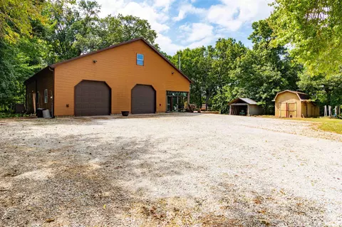 Exterior - 1101 County Road 950 N, Bath, IL 62617 photo 5 of 10