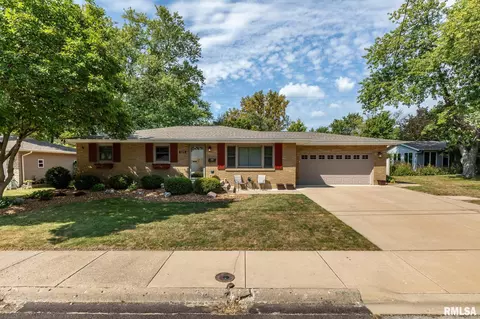 225 Hemlock St, Pekin, IL 61554