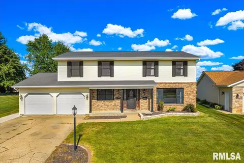 1408 Hampton Rd, Washington, IL 61571