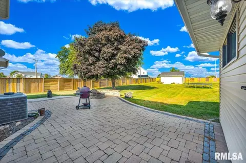 Exterior - 1408 Hampton Rd, Washington, IL 61571 photo 4 of 8