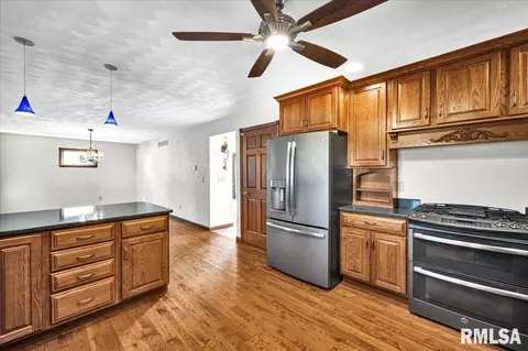 Kitchen - 1408 Hampton Rd, Washington, IL 61571 photo 2 of 4