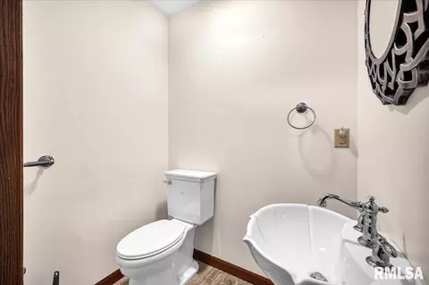 Bath - 1408 Hampton Rd, Washington, IL 61571 photo 1 of 4
