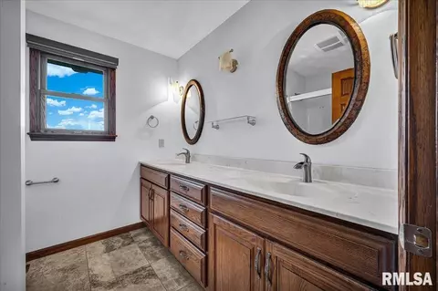 Bath - 1408 Hampton Rd, Washington, IL 61571 photo 4 of 4