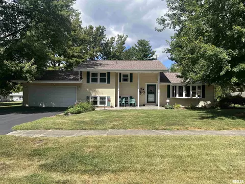 302 W 5th St, Vermont, IL 61484