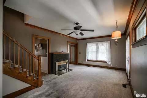 Living - 206 Roosevelt Ave, Kewanee, IL 61443 photo 2 of 6