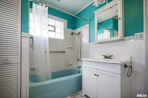 Bath - 206 Roosevelt Ave, Kewanee, IL 61443 photo 6 of 6