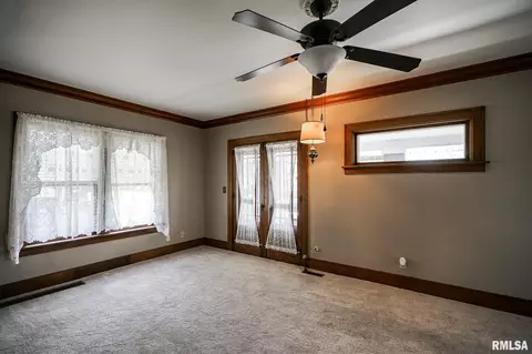 Living - 206 Roosevelt Ave, Kewanee, IL 61443 photo 3 of 6