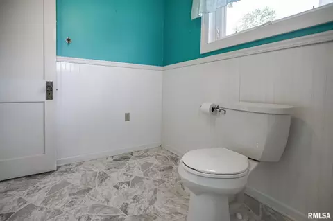 Bath - 206 Roosevelt Ave, Kewanee, IL 61443 photo 5 of 6