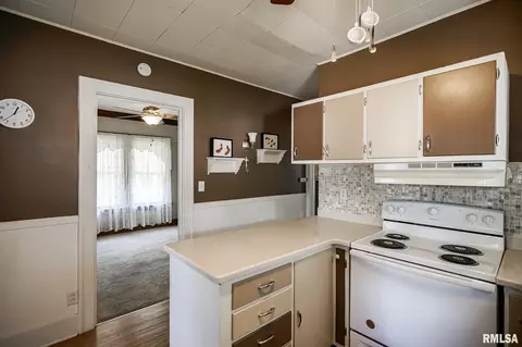 Kitchen - 206 Roosevelt Ave, Kewanee, IL 61443 photo 5 of 6