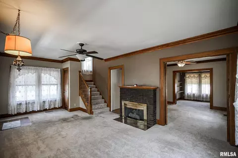 Living - 206 Roosevelt Ave, Kewanee, IL 61443 photo 4 of 6