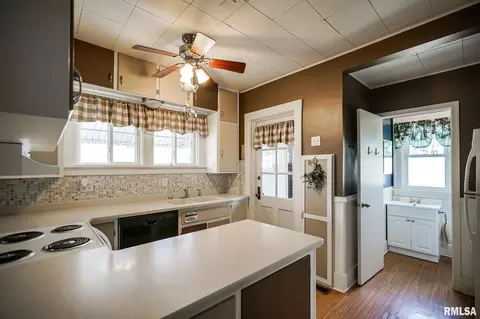 Kitchen - 206 Roosevelt Ave, Kewanee, IL 61443 photo 3 of 6