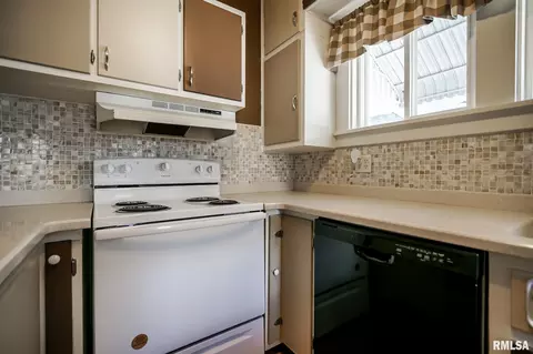 Kitchen - 206 Roosevelt Ave, Kewanee, IL 61443 photo 6 of 6