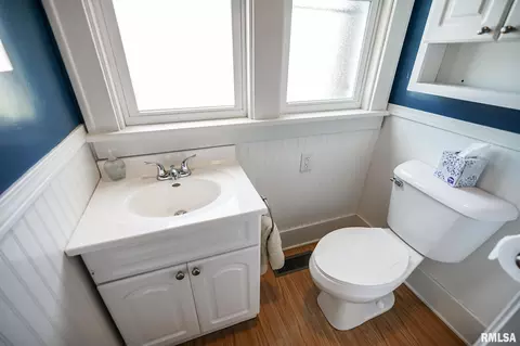 Bath - 206 Roosevelt Ave, Kewanee, IL 61443 photo 1 of 6