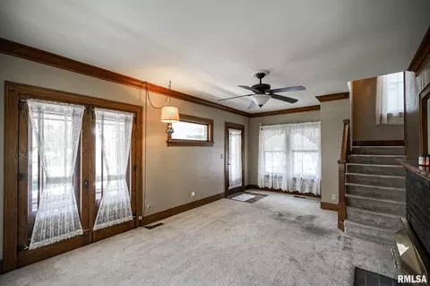 Living - 206 Roosevelt Ave, Kewanee, IL 61443 photo 5 of 6