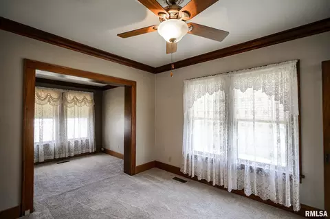 Living - 206 Roosevelt Ave, Kewanee, IL 61443 photo 6 of 6