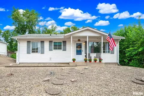 1425 Arthur St, Pekin, IL 61554