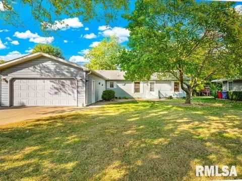 507 W Butternut St, Elmwood, IL 61529