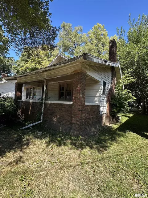 1420 N Douglas St, Peoria, IL 61606