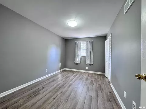 Bedroom - 524 Meadow Dr, Macomb, IL 61455 photo 2 of 2