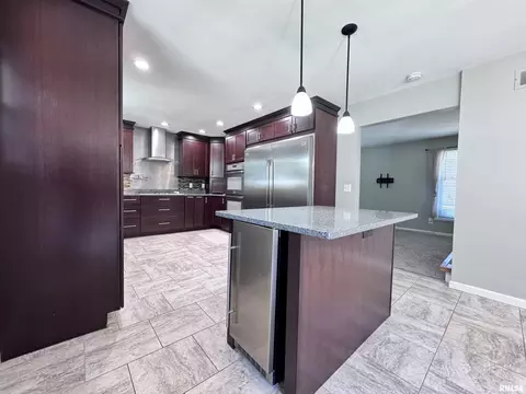 Kitchen - 524 Meadow Dr, Macomb, IL 61455 photo 10 of 11