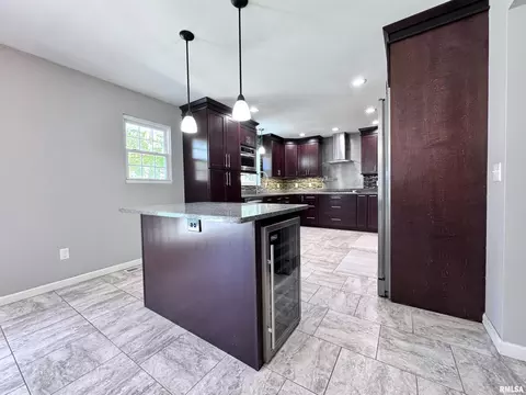 Kitchen - 524 Meadow Dr, Macomb, IL 61455 photo 11 of 11
