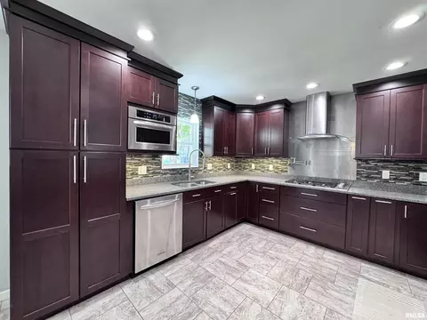Kitchen - 524 Meadow Dr, Macomb, IL 61455 photo 4 of 11
